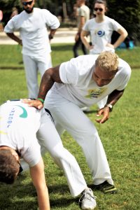 Une belle technique de Capoeira réalisée par Mestrando Falamanso.