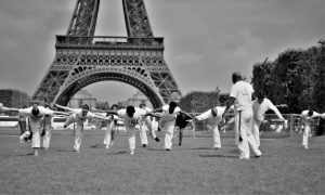 Cours de Capoeira à Paris en face de la Tour Eiffel !
